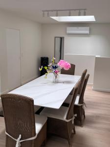 New bright 180m2 appartement,100m from the beach