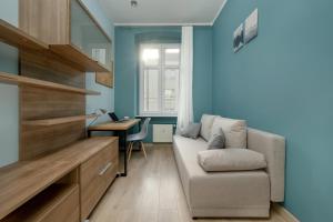 Spacious 3-Bedroom Apartment Plac Grunwaldzki Wrocław by Renters