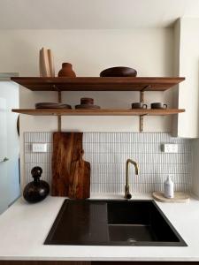 Boutique stylish 3 Bedroom family home in Melbourne with Parking