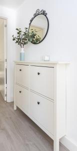 Home2Book Stylish & Bright Apt, Santa Cruz Center