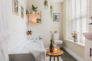 Cohost Partners | Close to City Centre | One BR!