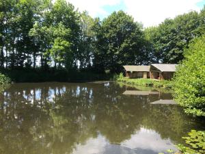Luxe safaritent aan het water - Recreatiepark de Uilenburg - Sneek - Friesland