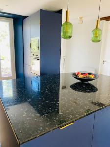 Villas Magnifique maison au coeur d-un jardin paysager : photos des chambres