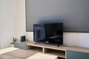 Bright apartment in hypercenter with parking