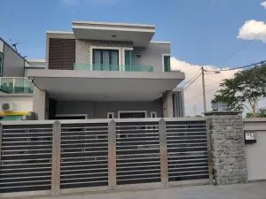 16 Paxs Bungalow Homestay Hutan Melintang by Aloha - Jendarata