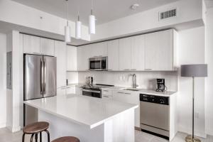 Wynwood 1br w gym pool wd nr shops bars MIA-34