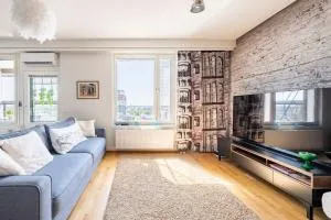 Stylish & Sunny Gem - 5*Location - Balcony - Views - Nihtisilta