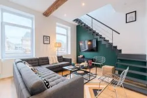 Spacious house 11 bedrooms 8 bathrooms 22 people. - Roubaix