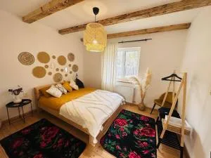 FRIENDS HOUSE - Ізки 33 - Bukovets