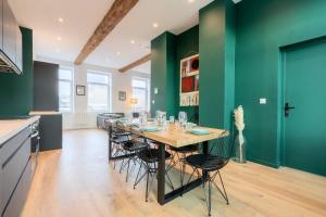 Spacious house 11 bedrooms 8 bathrooms 22 people.