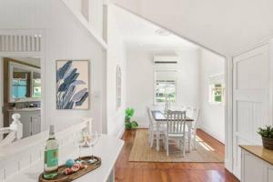 Pet Friendly Family Home In Brisbane - Relocations and Family Stays - Fast Internet - Parking - Netflix