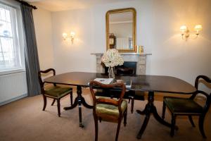 The Bakehouse - central townhouse sleeps 8 people