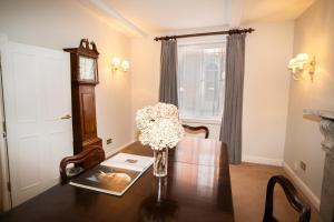 The Bakehouse - central townhouse sleeps 8 people