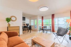 Spacious apartment with balcony and parking