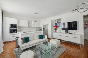 Élégance parisienne près des Champs-Élysées