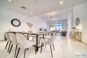 Best Deal, Classy 4BR Villa with Pool & Ocean Views by Deluxe Holiday Homes