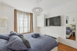 Élégance parisienne près des Champs-Élysées