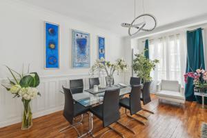 Élégance parisienne près des Champs-Élysées