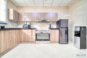 Best Deal, Classy 4BR Villa with Pool & Ocean Views by Deluxe Holiday Homes