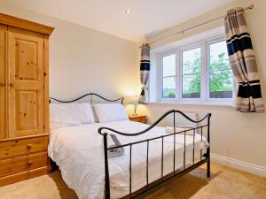 5 Bed in Glastonbury 91657
