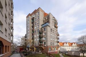 Close to Railway Station Apartment on the 7th Floor in Katowice by Noclegi Renters