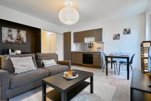 One bedroom apartment near tramway & shops