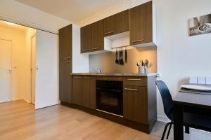 One bedroom apartment near tramway & shops