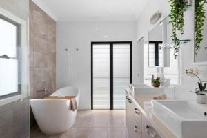 5BDR Ultimate Family Retreat Pool Toys Galore