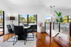 5BDR Ultimate Family Retreat Pool Toys Galore