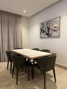 شقة بدخول ذاتي بثلاث غرف نوم جميله