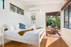 Waterfront Scotland Island Holiday Home - Family & Pet Friendly - 3 Bedrooms - Wifi - Netflix - Private Jetty