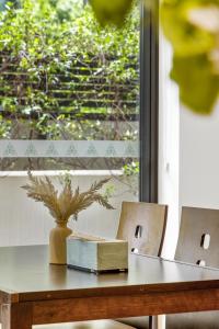 2BR Apartment in heart of Burwood