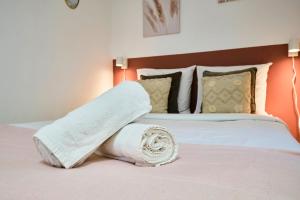 Large studio between train station & Grand Place