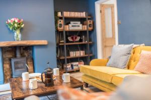 Tastefully decorated, family friendly property, central Kirkby Lonsdale, parking and EV charger