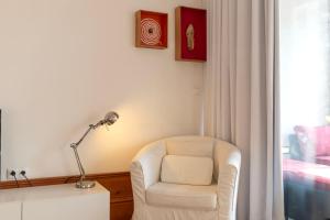 Fontainhas Flat: Balcony & Parking