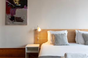 Fontainhas Flat: Balcony & Parking