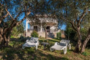 Beachfront apartment Lostura