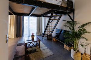 Appartements Manhattan Loft - centre - 5 mn a pied gare - parking prive - patio : photos des chambres