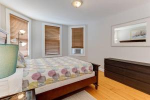 NEW! Boston Condo Near MBTA, 3Mi to Fenway ! (U3)