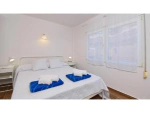 Apartamento de 2 habitaciones en primera línea con vistas al mar