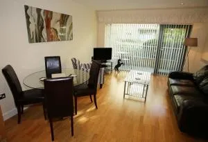 The Grove - Properties Unique - 戈斯福斯