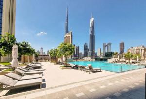 Downtown - 2BR Apartment with Burj Khalifa View
