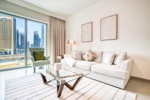 Downtown - 2BR Apartment with Burj Khalifa View