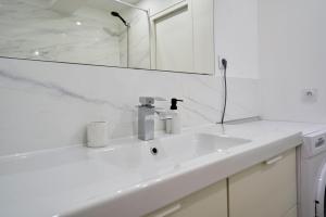 Appartements 2 bedroom apartment w/ courtyard at Croise Laroche : photos des chambres