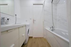 Appartements 2 bedroom apartment w/ courtyard at Croise Laroche : photos des chambres