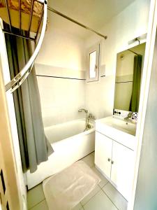 Appartements Appartement Piscine Climatisee : photos des chambres