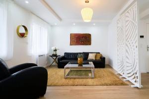 2 bedroom apartment w courtyard at Croisé Laroche