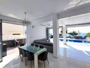 Villa Sunrise first line in Coral Bay