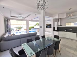 Villa Sunrise first line in Coral Bay