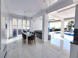 Villa Sunrise first line in Coral Bay